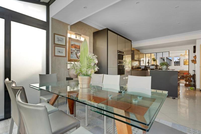 Maison - 238 m² - 11 pièces