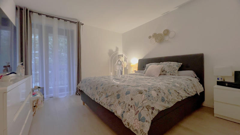 Appartement - 90 m² - 3 pièces