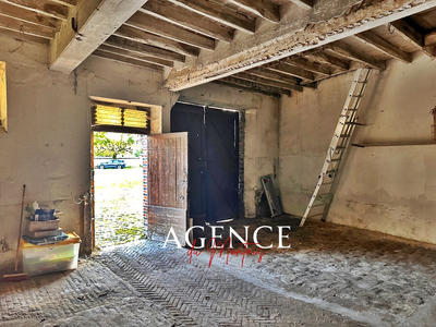 Parking / Garage - 76 m²