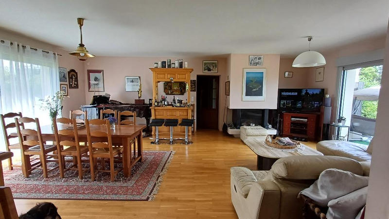 Maison - 243 m² - 8 pièces