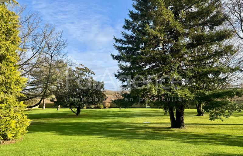 Maison - 290 m² - 9 pièces