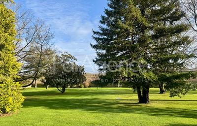 Maison - 290 m² - 9 pièces