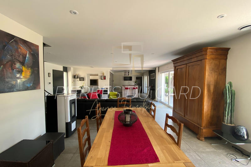 Maison contemporaine - 199 m² - 6 pièces