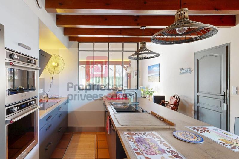 Maison - 201 m² - 6 pièces