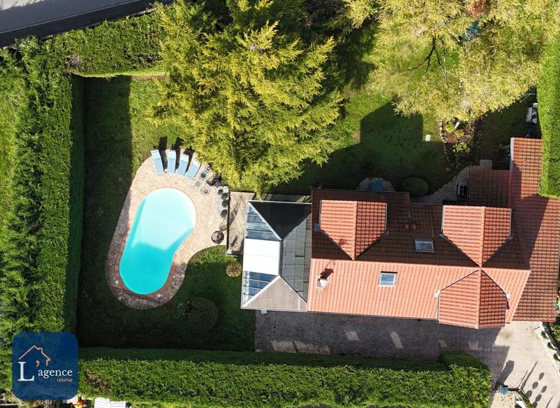 Maison - 228 m² - 7 pièces