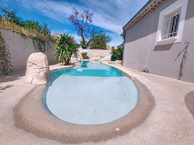 Maison - 228 m² - 9 pièces