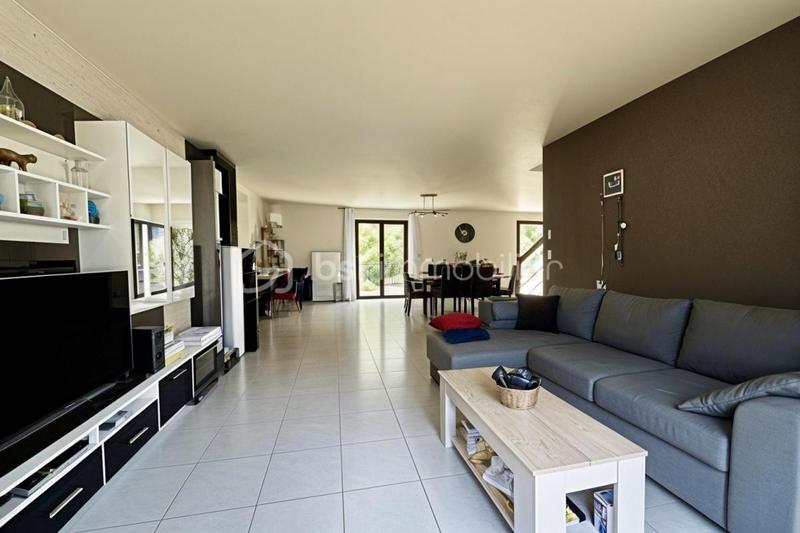 Maison - 188 m² - 9 pièces