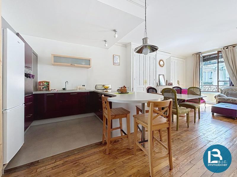 Appartement - 90 m² - 3 pièces