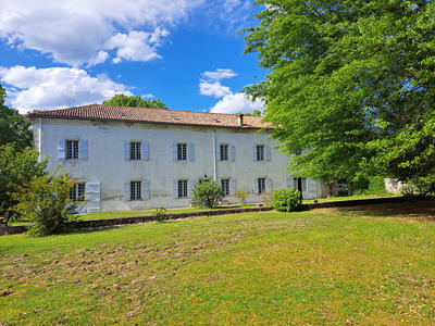 Maison - 460 m² - 15 pièces