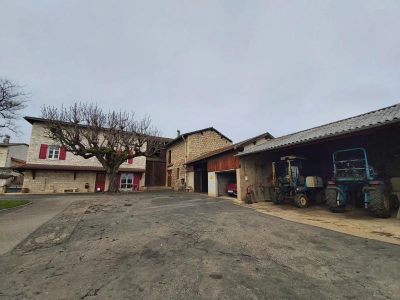 Propriété - 212 m² - 5 pièces