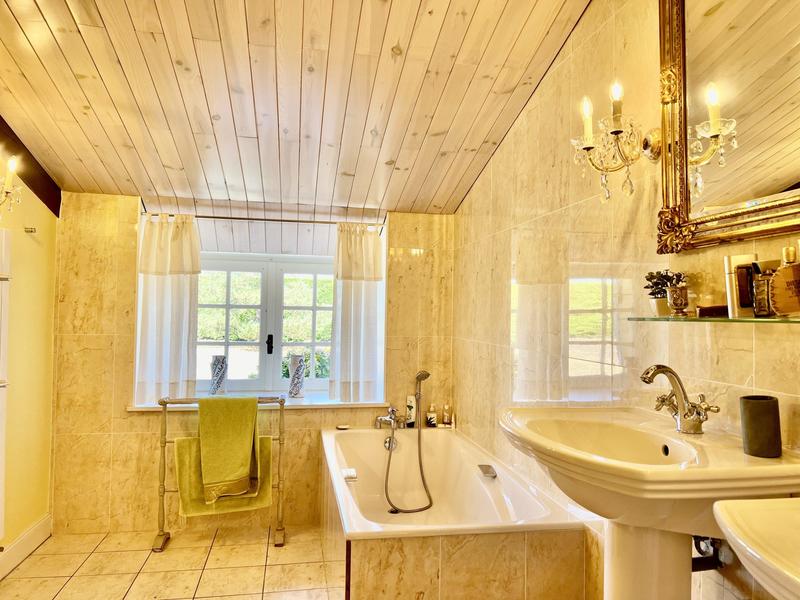 Maison - 221 m² - 6 pièces