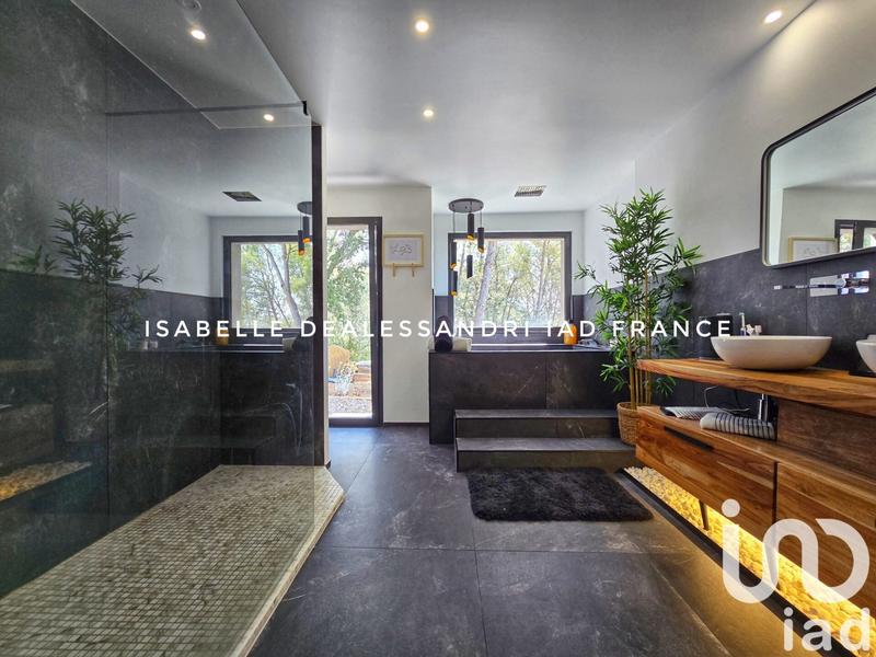 Maison - 340 m² - 10 pièces