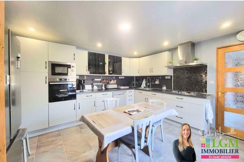 Propriété - 261 m² - 7 pièces