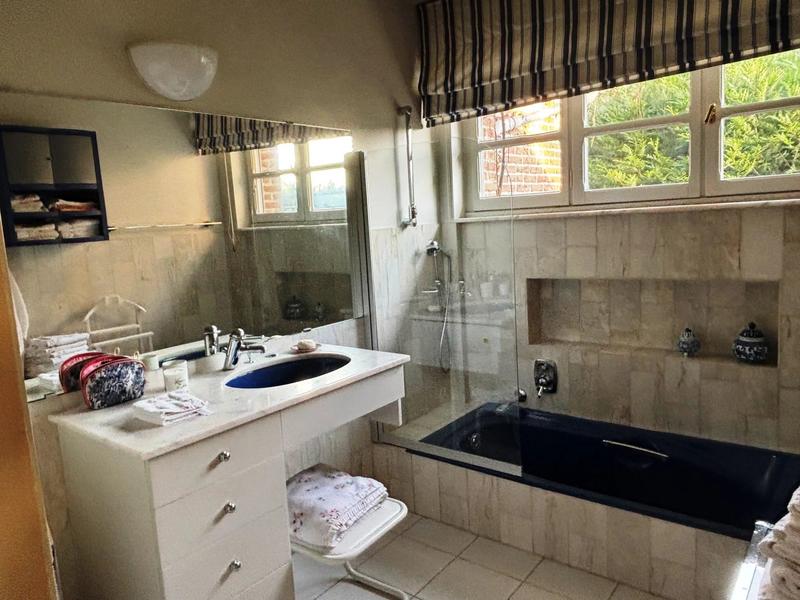 Maison - 275 m² - 12 pièces