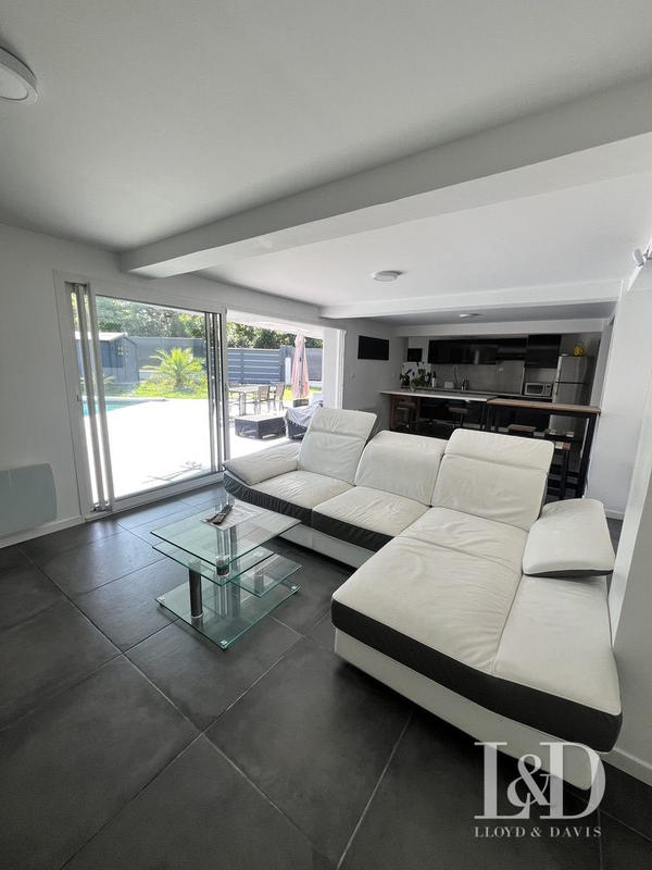 Maison contemporaine - 223 m² - 8 pièces