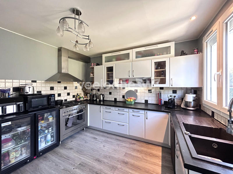 Maison - 180 m² - 9 pièces