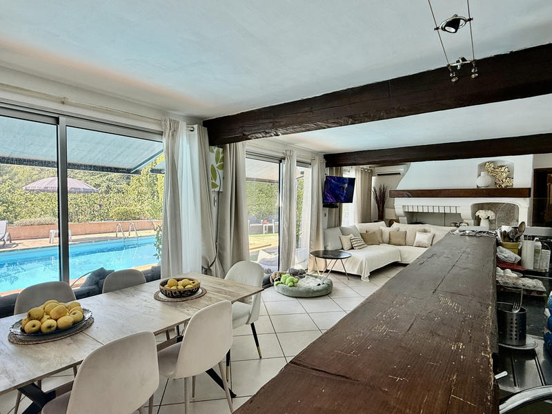 Maison - 400 m² - 9 pièces