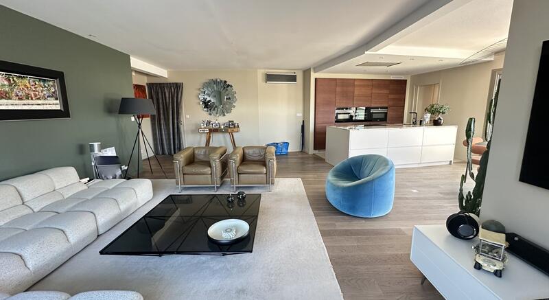 Appartement sur toit - 100 m² - 3 pièces