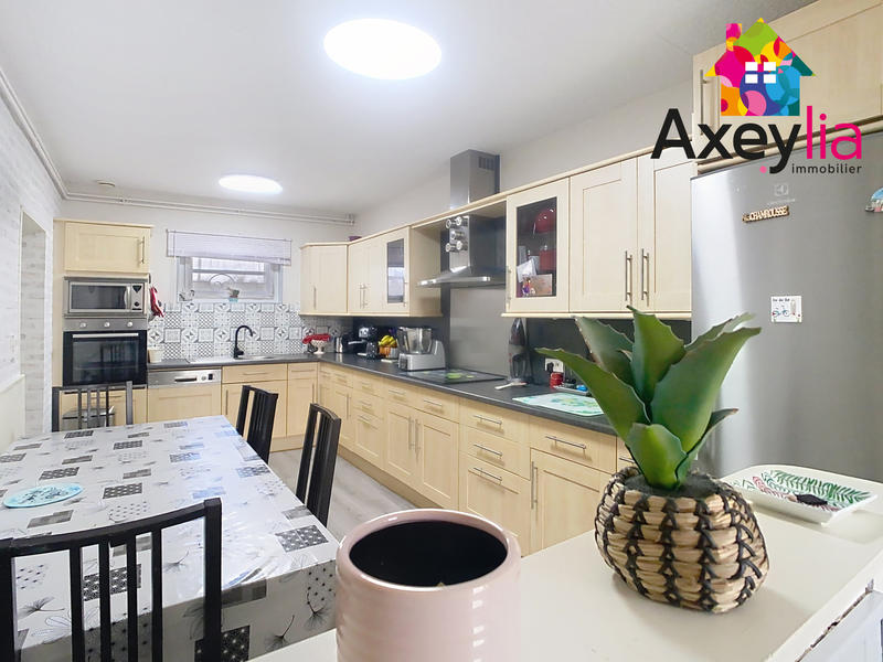 Maison - 220 m² - 10 pièces