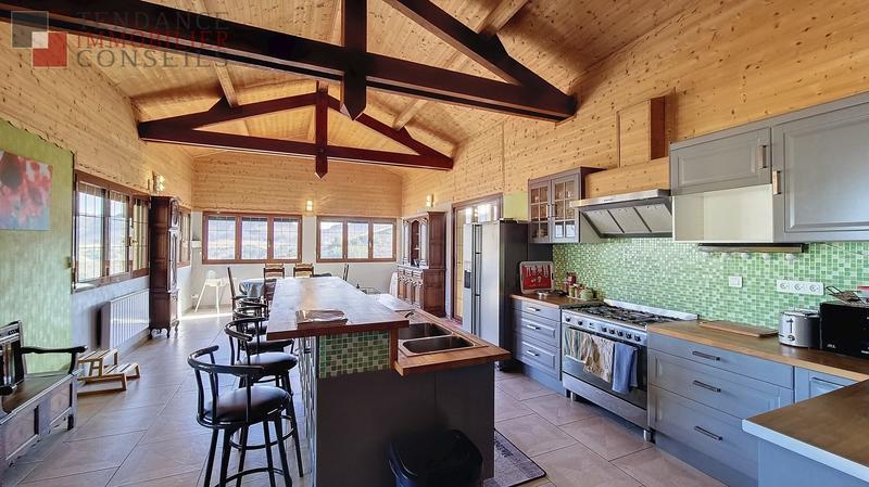 Maison - 528 m² - 17 pièces