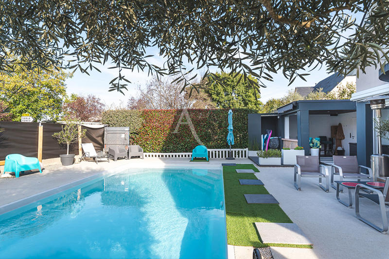 Maison - 181 m² - 6 pièces