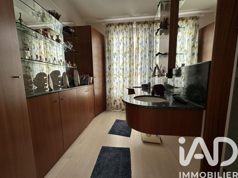 Maison - 295 m² - 13 pièces