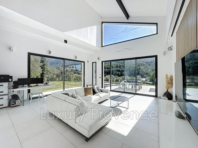 Maison - 174 m² - 5 pièces