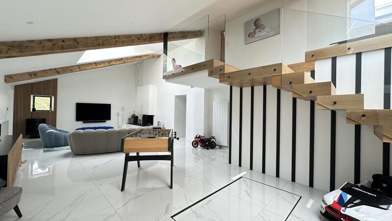 Maison - 322 m² - 9 pièces