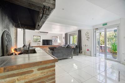 Maison - 340 m² - 10 pièces