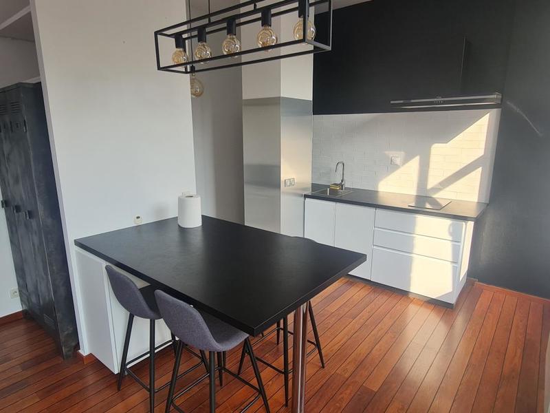 Loft - 76 m² - 2 pièces