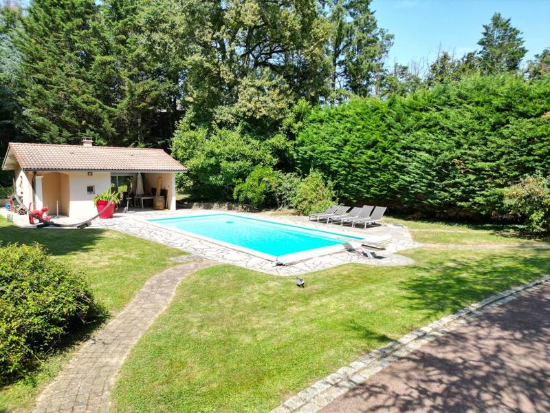 Propriété - 307 m² - 9 pièces