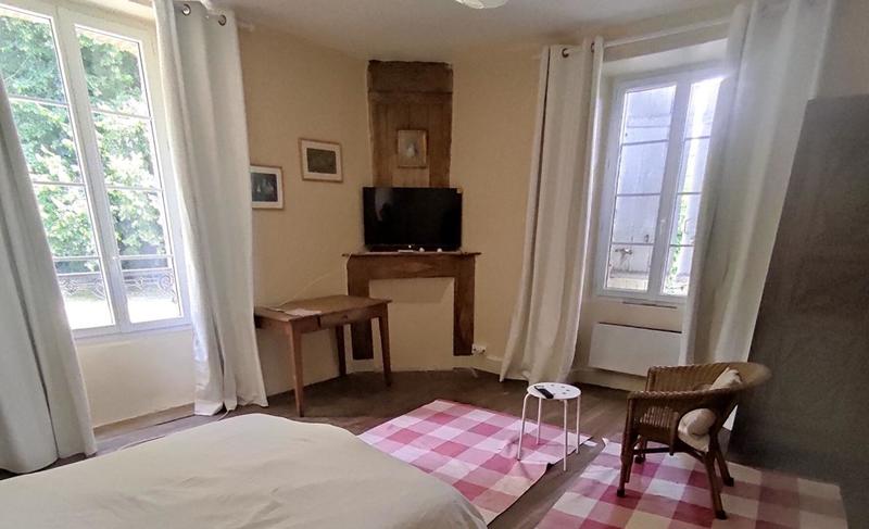 Demeure - 300 m² - 9 pièces