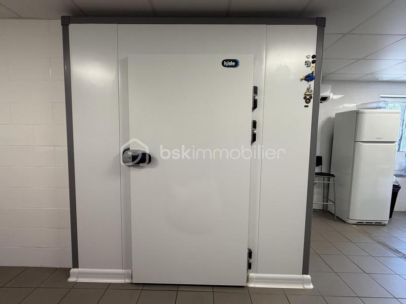 Local commercial - 135 m² - 4 pièces