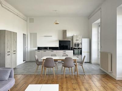 Appartement - 85 m² - 3 pièces