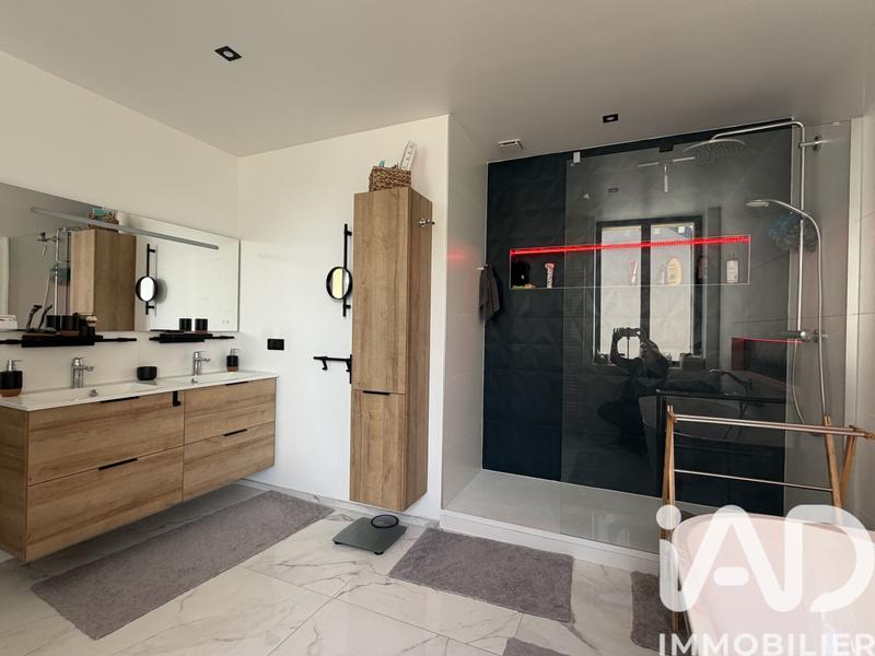 Maison - 169 m² - 8 pièces