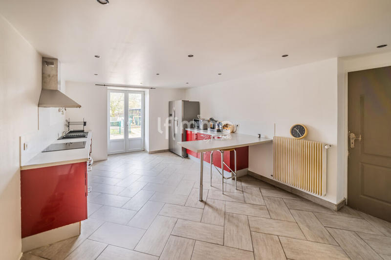 Maison - 220 m² - 6 pièces