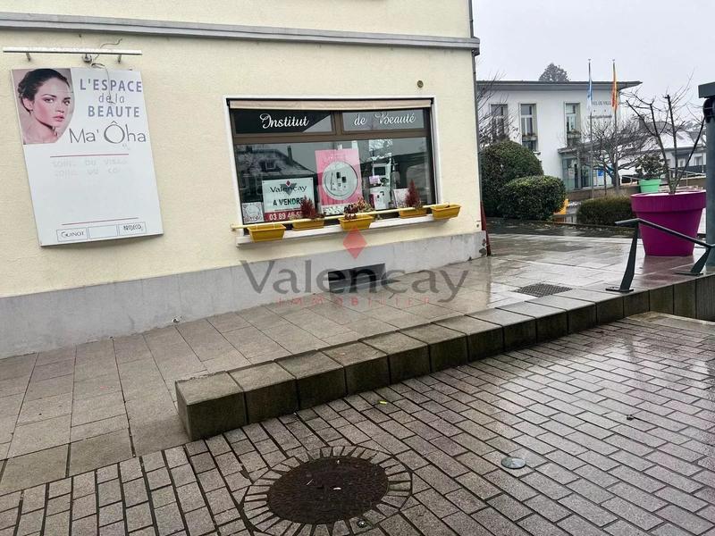 Local commercial - 82 m² - 4 pièces