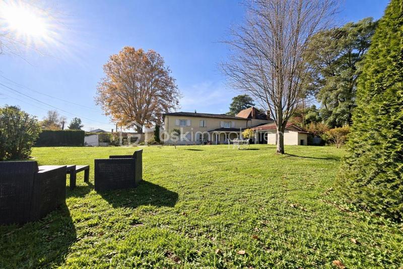 Maison - 201 m² - 7 pièces