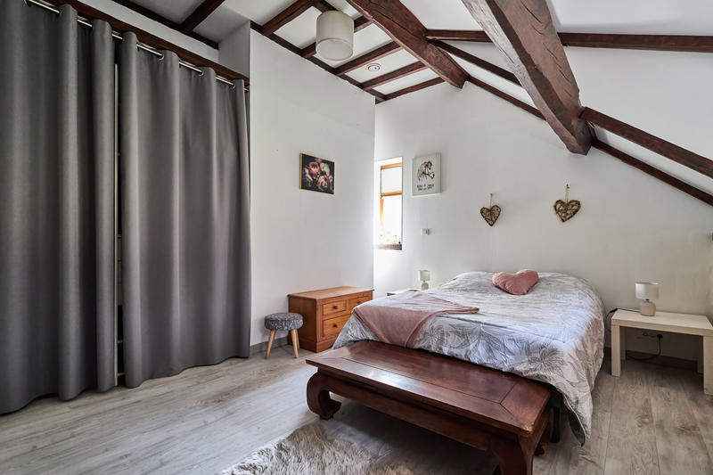 Maison - 211 m² - 7 pièces