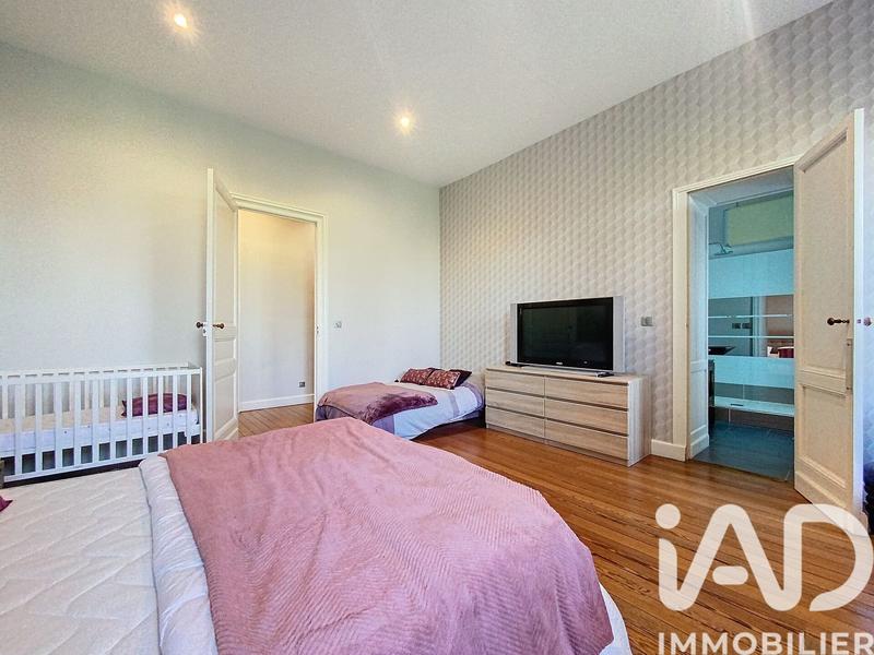 Maison - 471 m² - 11 pièces