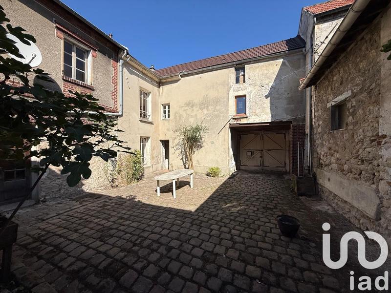 Maison - 202 m² - 9 pièces