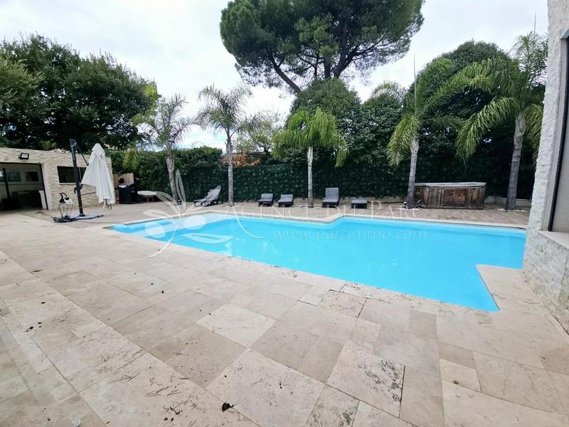 Villa - 200 m² - 5 pièces