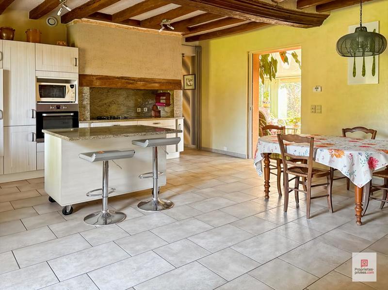 Maison - 248 m² - 8 pièces