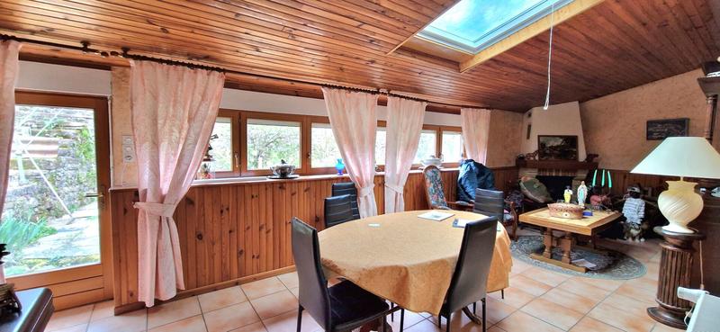 Maison - 125 m² - 9 pièces