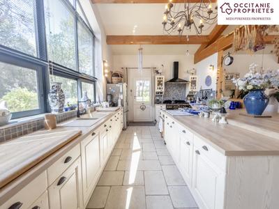 Propriété - 345 m² - 9 pièces