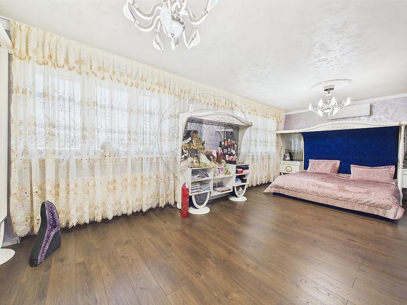 Maison - 255 m² - 6 pièces