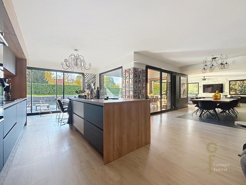 Maison - 269 m² - 8 pièces