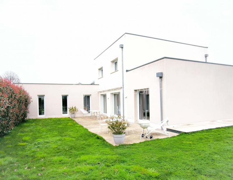 Maison - 180 m² - 6 pièces
