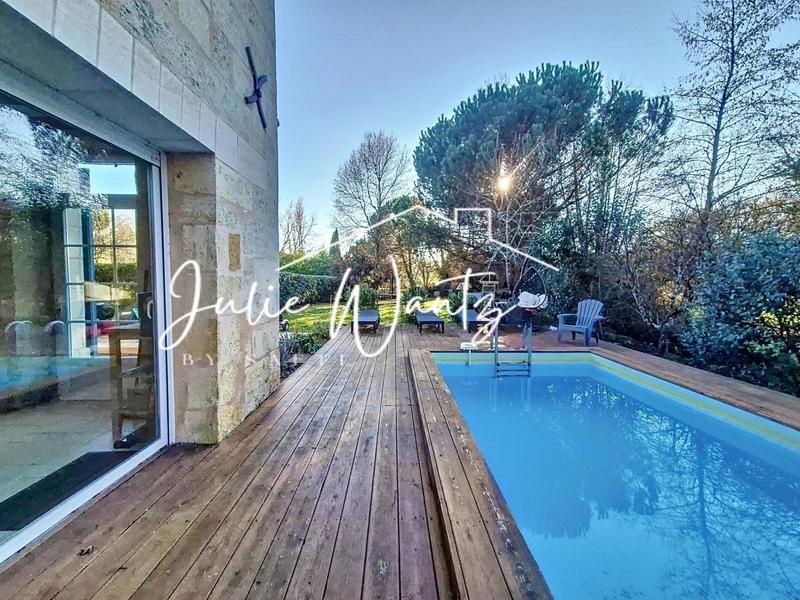 Maison - 201 m² - 7 pièces