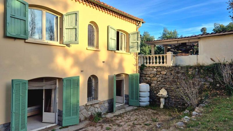 Propriété - 190 m² - 8 pièces